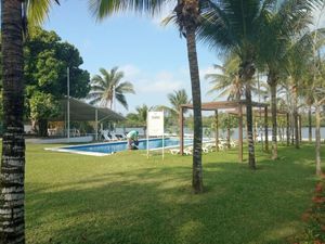 Terreno de 717 m2 en venta en Residencial Club de Golf Villa Rica. ALVARADO, VER