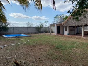 Terreno con piscina, palapa y Baños