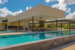 Terreno en venta en NORTEMERIDA  frenta a casa club