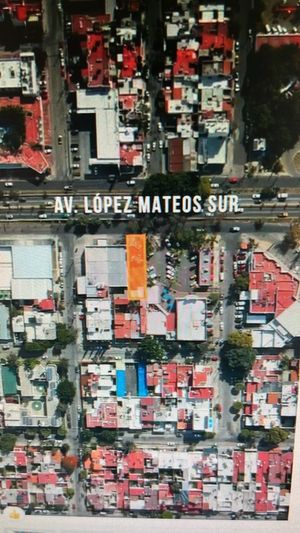 **¡Oportunidad Inmobiliaria Única en López Mateos, Zapopan!**