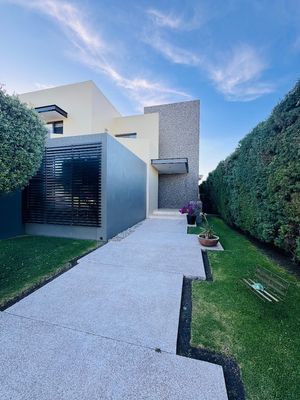 Hermosa casa en El Campanario con jardín