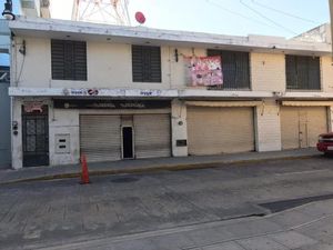 Amplio Edificio Comercial en el Centro de  Mérida