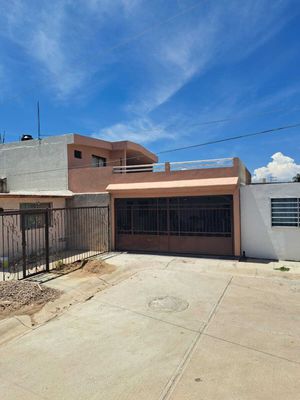 Casa en Venta en Colonia San Angel  con Recamaras en Plata Baja