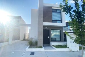 Casa Amueblada en RENTA en Cumbres Vista