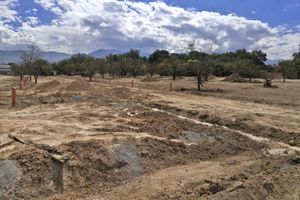 Terreno en privada en Nogalar de la Aurora