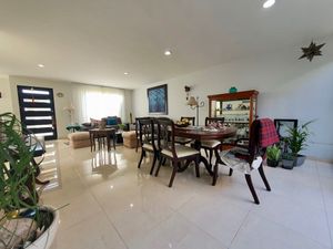 CASA EN VENTA CON JARDÍN EN LOMAS DE ANGELOPOLIS 1