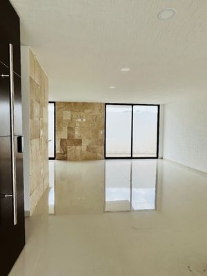 CASA EN VENTA CON ESTUDIO Y ROOF PARQUE OAXACA LOMAS PUEBLA