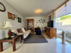 CASA EN VENTA CON JARDÍN EN LOMAS DE ANGELOPOLIS 1