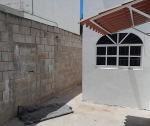 CASA EN VENTA DE 2 RECAMARAS EN FRACCIONAMIENTO BUGAMBILIAS