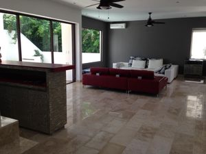 Renta Residencia  en Privada Yucatán Country Club
