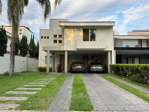 Casa Estilo Contemporáneo Paseo San Raymundo 359 Valle Real, Zapopan, Jalisco