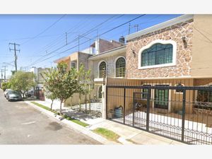 Casa en Venta en Batallon de San Patricio Guadalajara