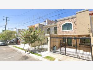 Casa en Venta en Batallon de San Patricio Guadalajara