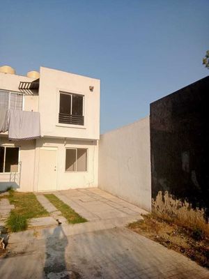 Bonita casa duplex en coto, ideal para familia pequeña