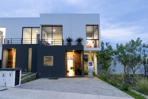 Casa en venta nueva en condominio Zicura Fracc  Zibata Qro Mex