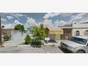 Casa en venta en Prolongación los Nogales, Torreón, Coah., México.  Universidad Autónoma de la Laguna, Cimaco Cuatro Caminos Torreón, Parroquia  de Nuestra Señora de Lourdes