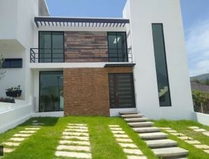 CASA EN VENTA FRACC. PASEO DEL PARQUE, TRES MARÍAS, PRIVADO, CASA CLUB, GIMNASIO