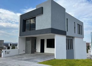 Casa nueva en venta ubicada en esquina junto a área verde, Cañadas del Bosque Tr