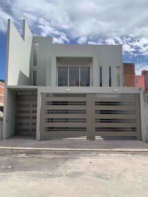 Casa en venta en Ciudad Hidalgo, de 4 recamaras, terraza, excelente vista panorá