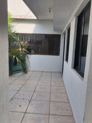 CASA EN VENTA 4 RECAMARAS CON ALBERCA ESTUDIO LOCAL COMERCIAL COLONIA PETROLERA