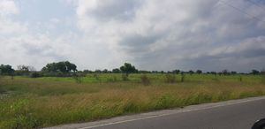 Terreno sobre carretera en Cadereyta