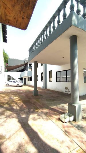 VENDO CASA HABITACIONAL Y CON EXTENSO USO DE SUELO EN LA DEL VALLE