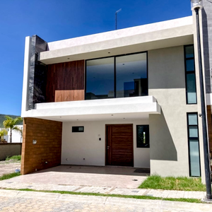 VENTA DE CASA NUEVA EN LOMAS DE ANGELÓPOLIS III