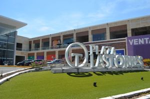 VENTA  o RENTA DE LOCAL EN PLAZA LAS TORRES, frente a paseo destino, Pue.