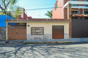 VENTA DE CASA EN PRIVADA SOBRE DIAGONAL DEFENSORES para RESTRUCTURAR O REMODELAR