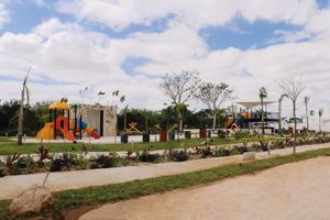 Parque con Juegos Infantiles