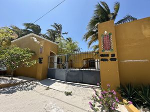 Casa Frente al Mar en Chelem Yucatán para remodelar con 840 m2 de terreno