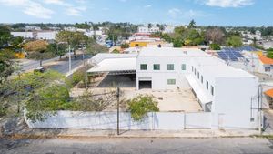 Venta predio comercial en esquina para oficina o local sobre Av. Itzaes. Mérida