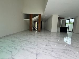 Venta Casa Privada Única Living sobre Carr. Mérida a Progreso 3 rec. con Alberca
