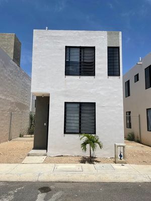 Casa en venta de dos plantas en la privada Las Palmas Kanasín Mérida