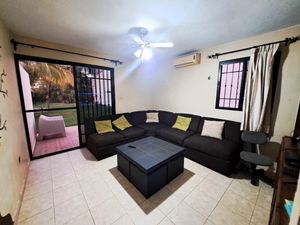 Casa en venta a 2 cuadras de la avenida de Altabrisa, Col. Maya, Mérida Yucatán