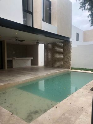 Venta Casa en Privada Manantiales de Cocoyoles, Zona Norte en Mérida, Yucatán