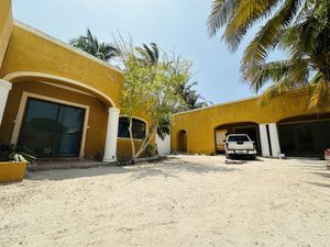 Casa Frente al Mar en Chelem Yucatán para remodelar con 840 m2 de terreno