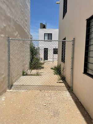 Casa en venta de dos plantas en la privada Las Palmas Kanasín Mérida