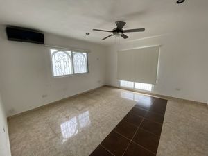 Casa en renta a media cuadra de Av. Cámara de Comercio, Mérida