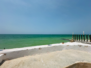 Casa Frente al Mar en Chelem Yucatán para remodelar con 840 m2 de terreno