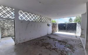 EN VENTA CASA EN COL. GARCIA GINERES EN ESQUINA PARA REMODELAR