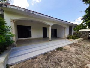 EN VENTA CASA EN COL. GARCIA GINERES EN ESQUINA PARA REMODELAR