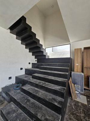 CASA EN VENTA CON ACABADOS DE LUJO, 4 HABITACIONES, TEMOZON NORTE.