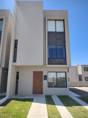 HERMOSA CASA EN VENTA EN ROSARITO!!