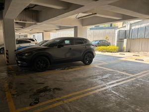 Dos estacionamientos independientes
