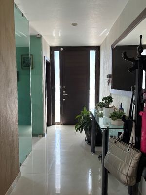 Linda casa en venta con habitación principal en PB