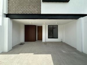 CASA REMODELADA en Venta en Col. Residencial Plaza Guadalupe, Zapopan , Jal