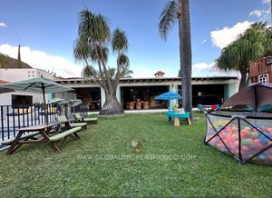 Lujosa Casa con Alberca Privada en Ajijic, Chapala, Jalisco.