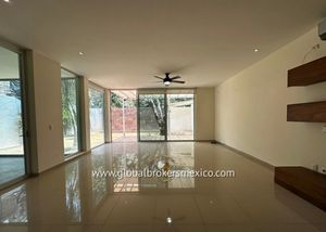 Residencia de Lujo en RENTA. Casa Remodelada en Olivos Residencial, Zapopan, Jal