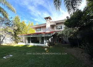 Lujosa Casa En Venta A 10 min de Andares en Lomas Altas, Zapopan